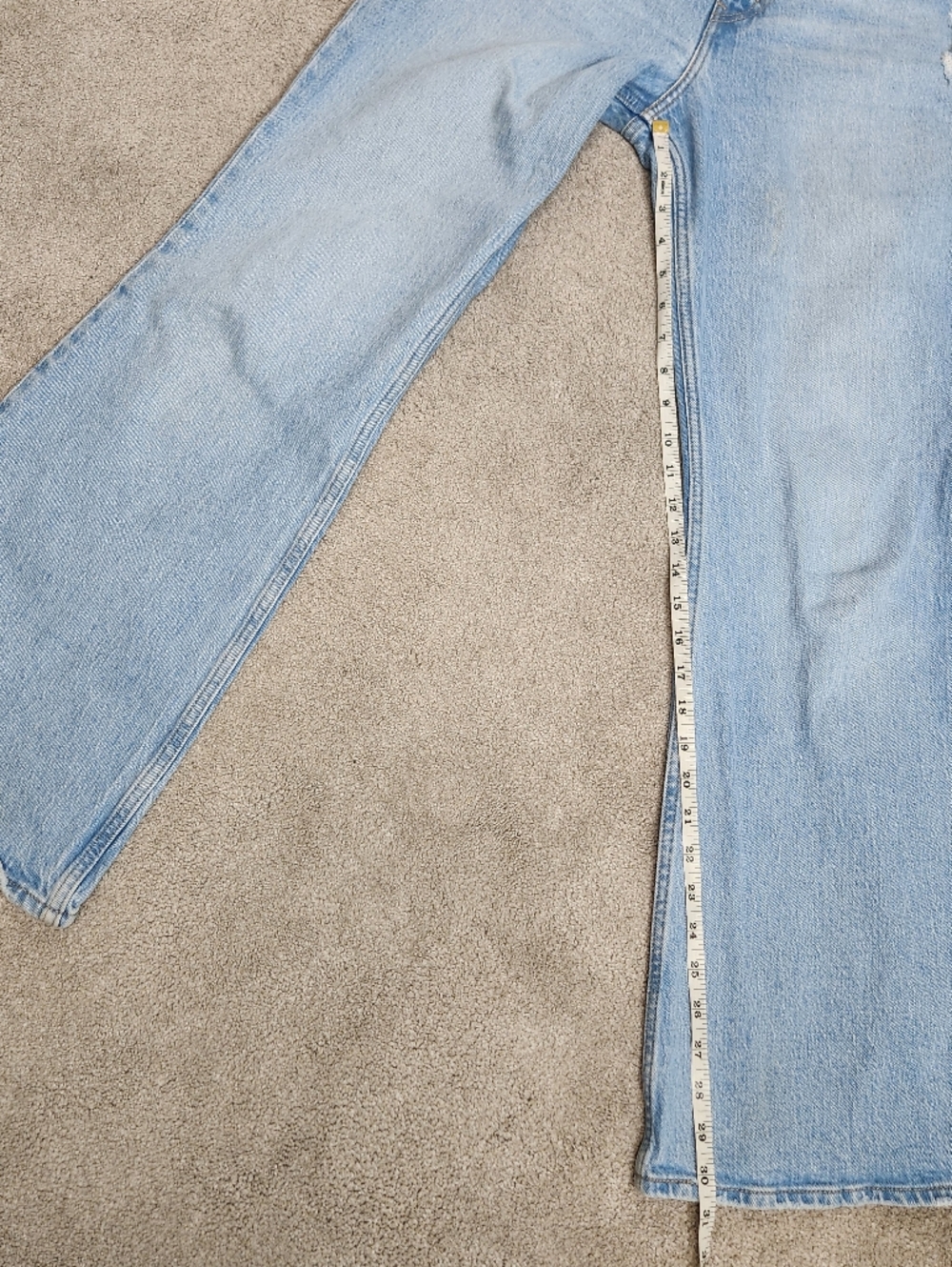 Levi's 70s Flare High Waisted Light Wash Denim Jeans Size 28W Fits Medium Large - Picture 12 of 16